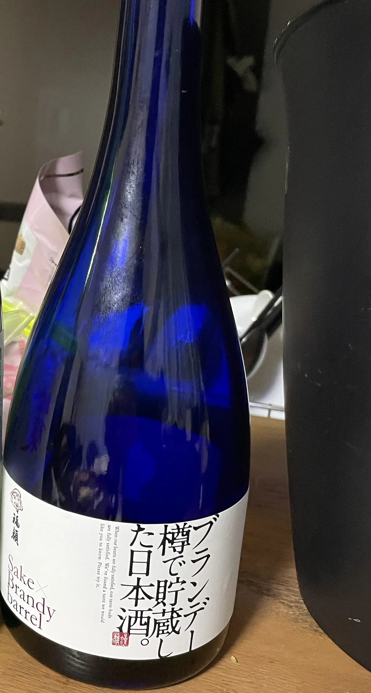 福顔酒造の「ブランデー樽で貯蔵した日本酒」の青いボトルとラベル