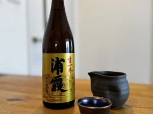 金色のラベルが食卓に映える。お刺身と合わせたい「特別純米酒 生一本 浦霞」