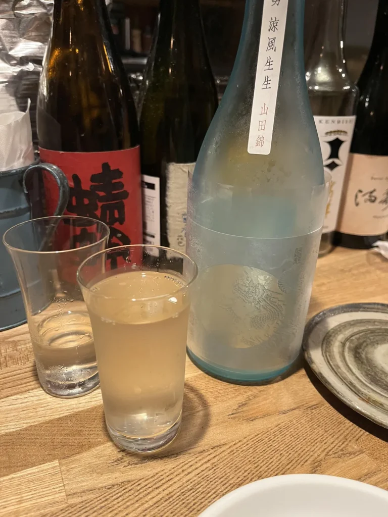 夏の風を呼び込む青いボトル。広島・藤井酒造「龍勢 涼風生生」の涼やかな佇まい