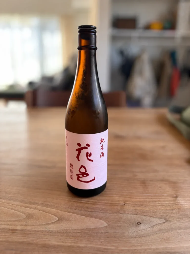 夏の午後に冷やして楽しみたい。秋田・両関酒造「花邑 純米酒 陸羽田」の柔らかな佇まい