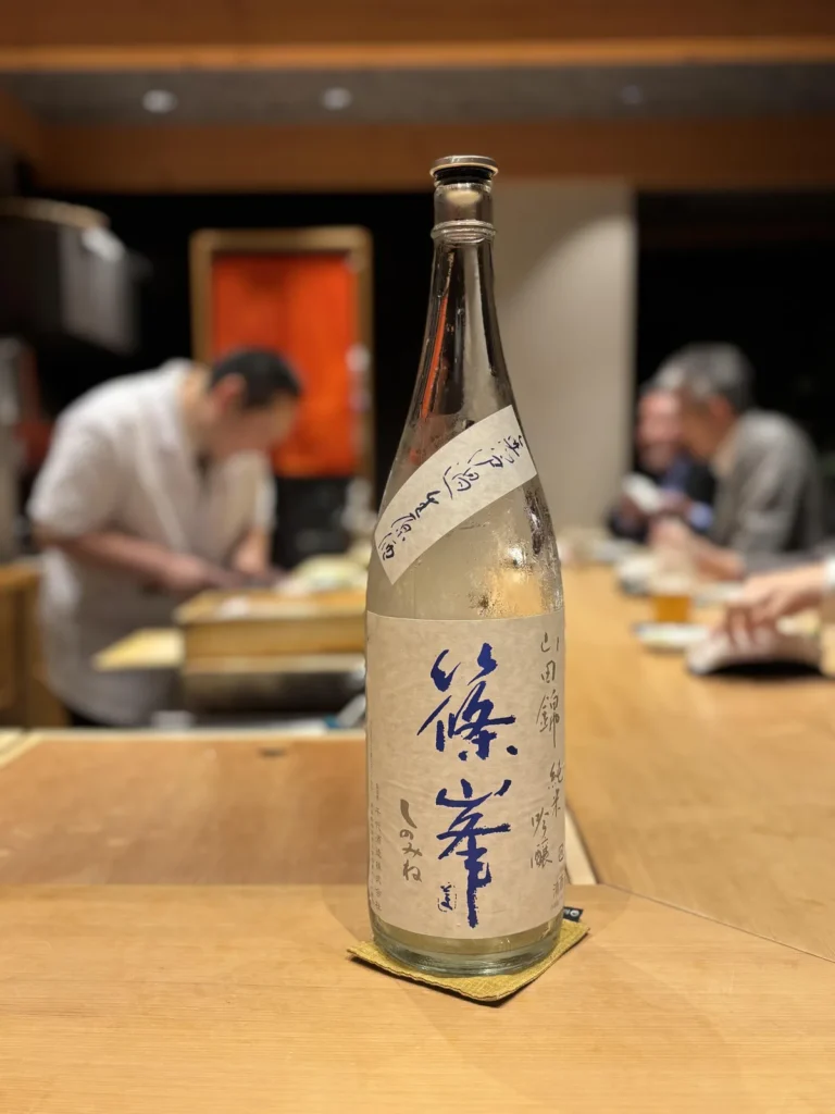 お鮨の旨みを引き立てる、涼やかな一献。奈良・千代酒造の「篠峯 夏色生酒」