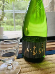 畳の上で、心地よい清涼感に包まれる。「黒龍 いっちょらい 吟醸」と過ごす穏やかな時間