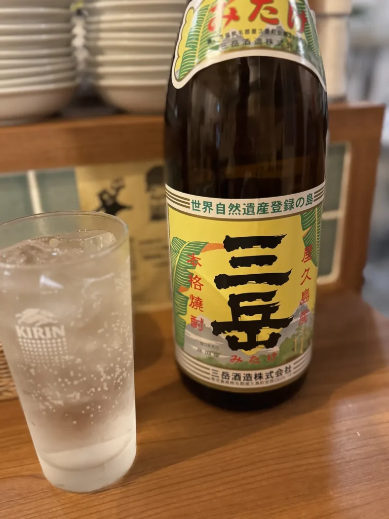屋久島の豊かな自然が育む、芋本来の風味。本格焼酎「三岳」をソーダ割りで軽やかに